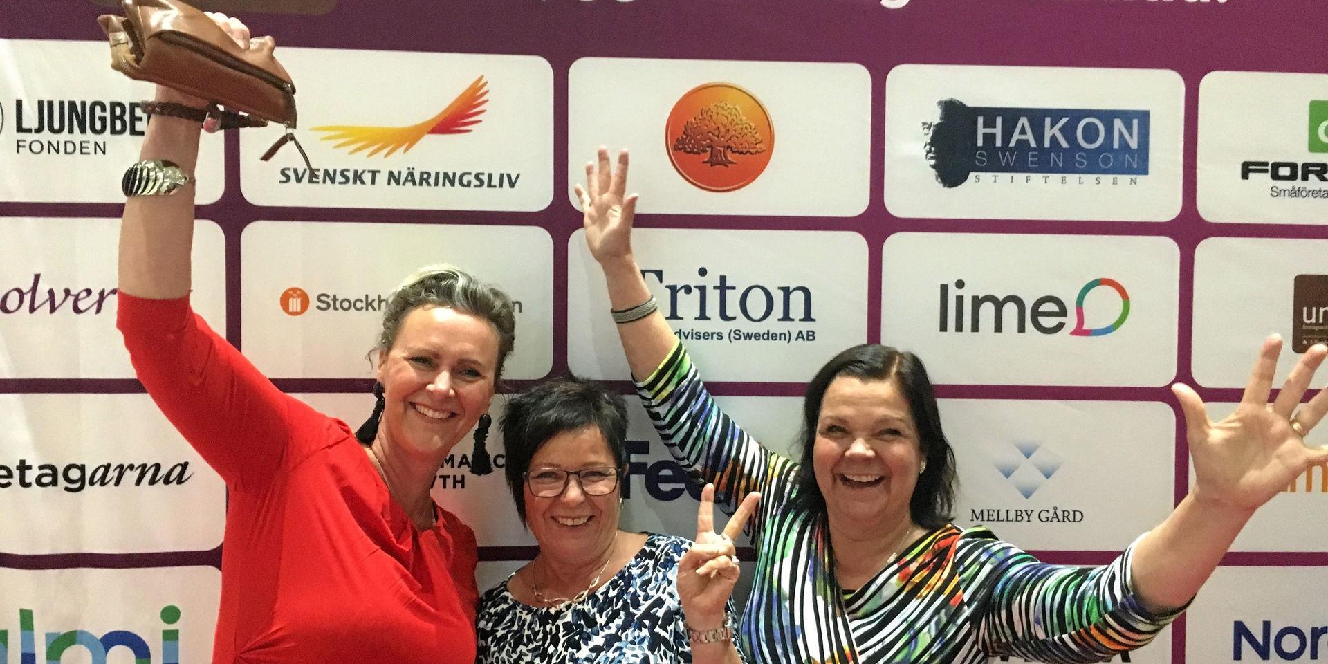 Jenny Kucera, Annsofie Johansson och Eva Hartmann firar andraplatsen i Ung företagsamhet.