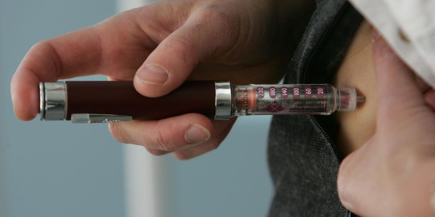 Insulinpenna med engångsnål är ett viktigt hjälpmedel för många diabetiker. Nu testas en smart penna som kan kommunicera med läkaren om värden och insulindoser. Arkivbild.