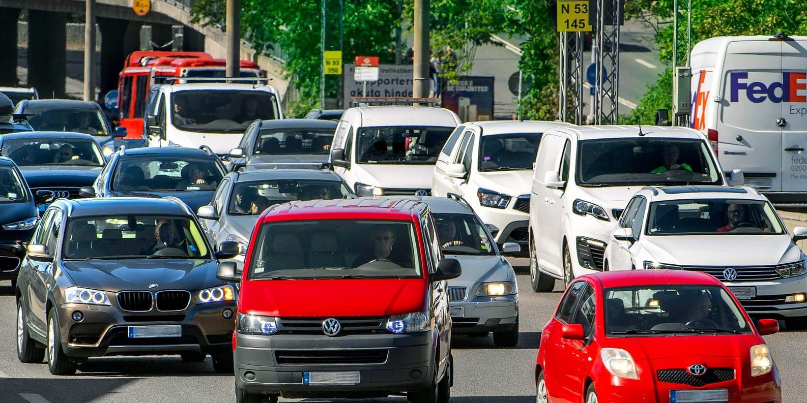 Biltrafiken väntas öka med 18 procent mellan 2014 och 2030 enligt Trafikverket. Arkivbild.