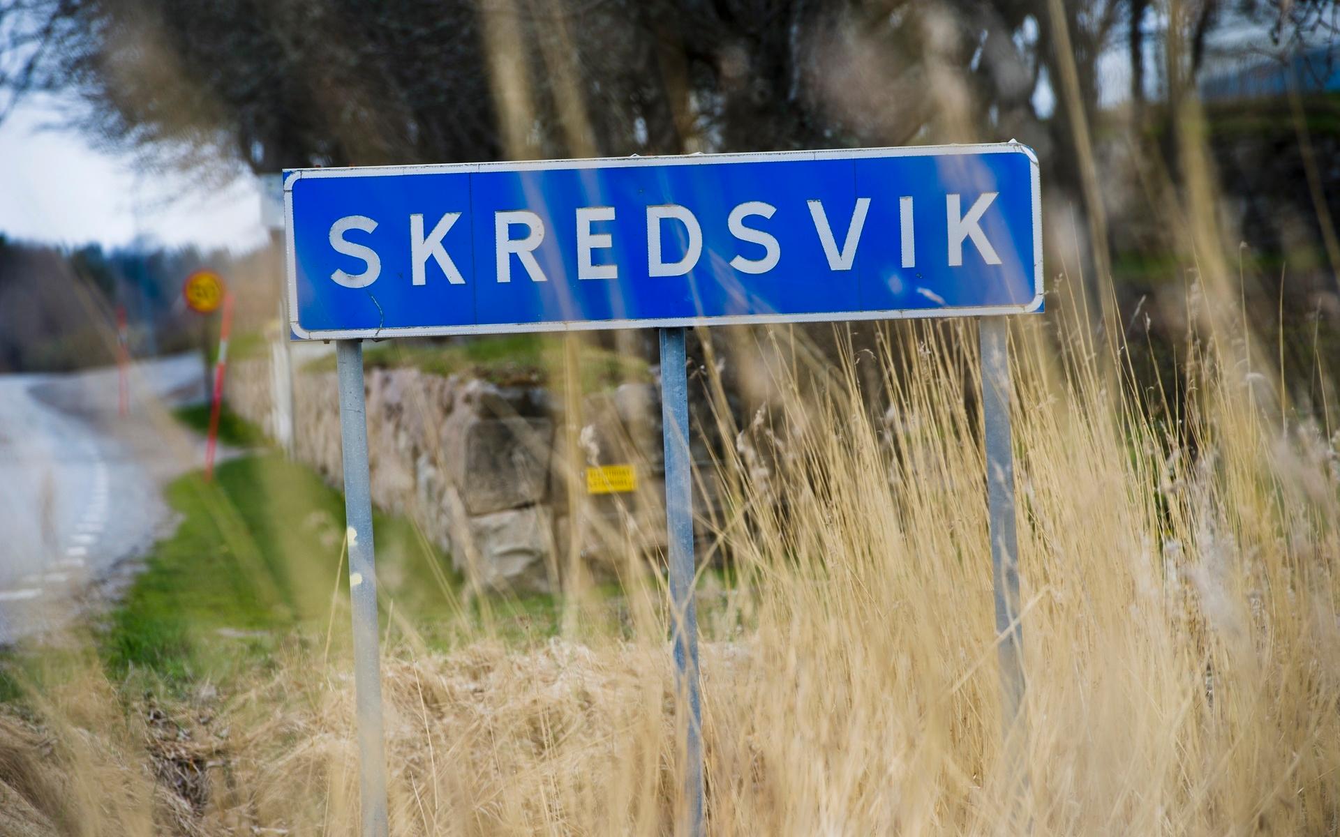 I Skredsvik finns badplatsen som kallas Viken, men den går även under namnet Gullmarsberg.