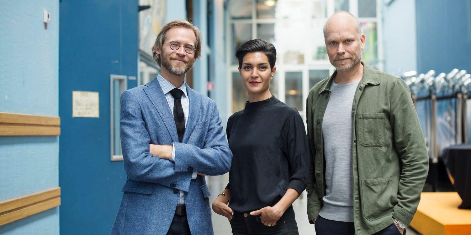 Programledaren för "Fråga Lund", Kristian Luuk (till höger) tillsammans med panelmedlemmarna Henrik Widegren och Armita Golkar. Arkivbild.