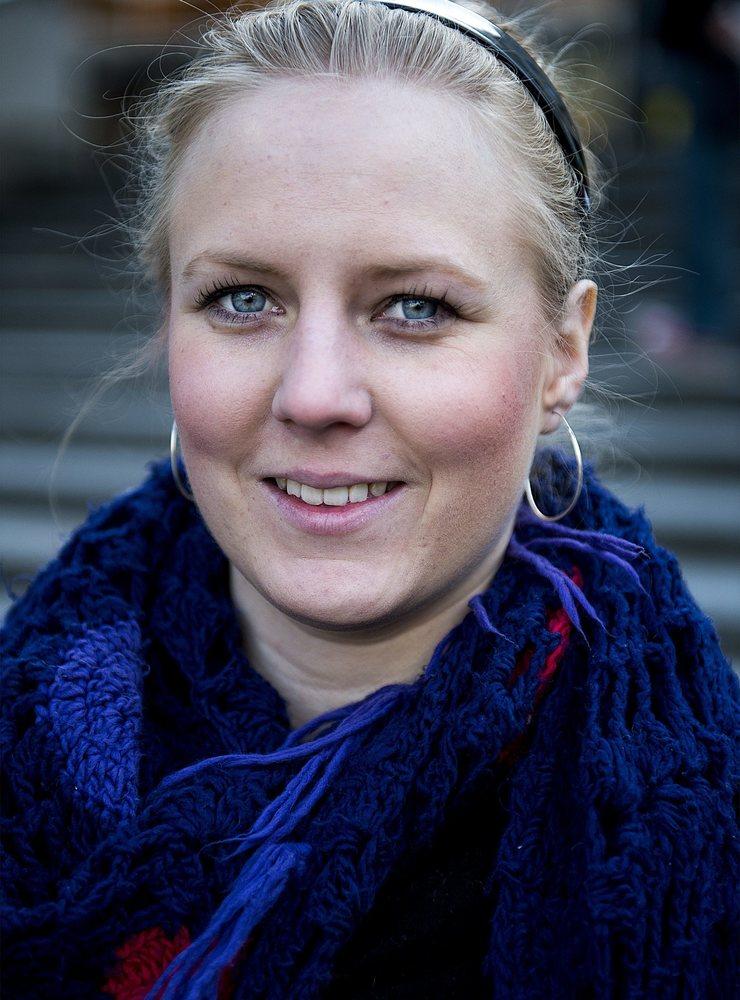 STOCKHOLM 20130410
Manifestation för bättre missbruksvård på Sergels torg. Kajsa Dovstad, socialpolitisk talesperson, Liberala ungdomsförbundet talade.
Foto: Leo Sellén / SCANPIX / Kod 11350