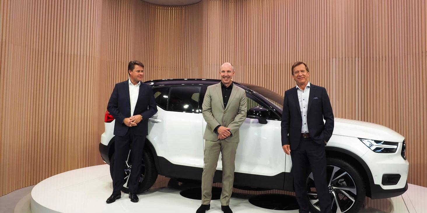 Volvo Cars nya USA-chef Anders Gustafsson, designchefen Robin Page och vd:n Håkan Samuelsson vid lanseringen av nya Volvo Xc40 i Milano.