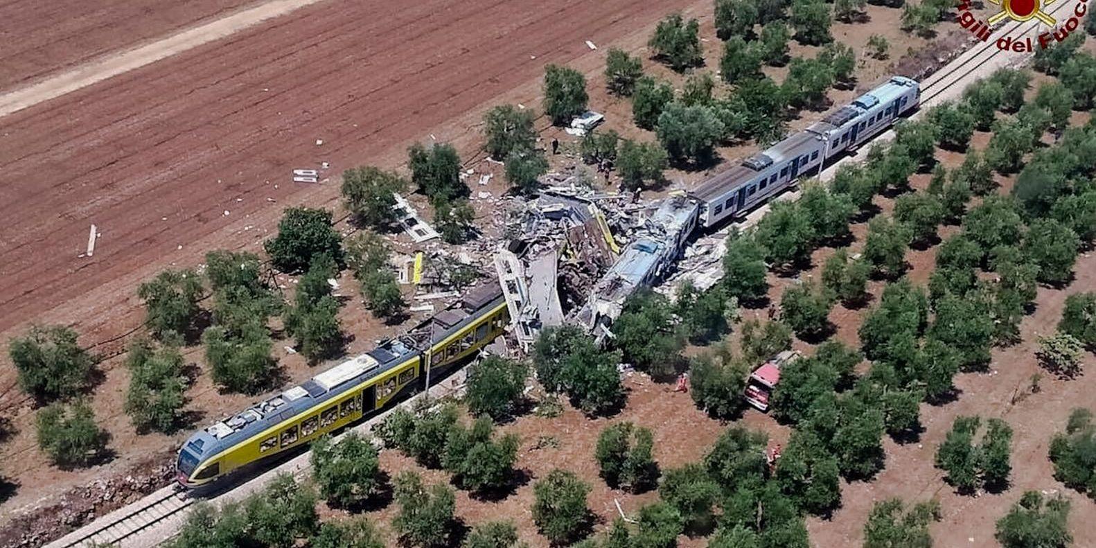 Flygfotot visar krocken mellan de två tågen.