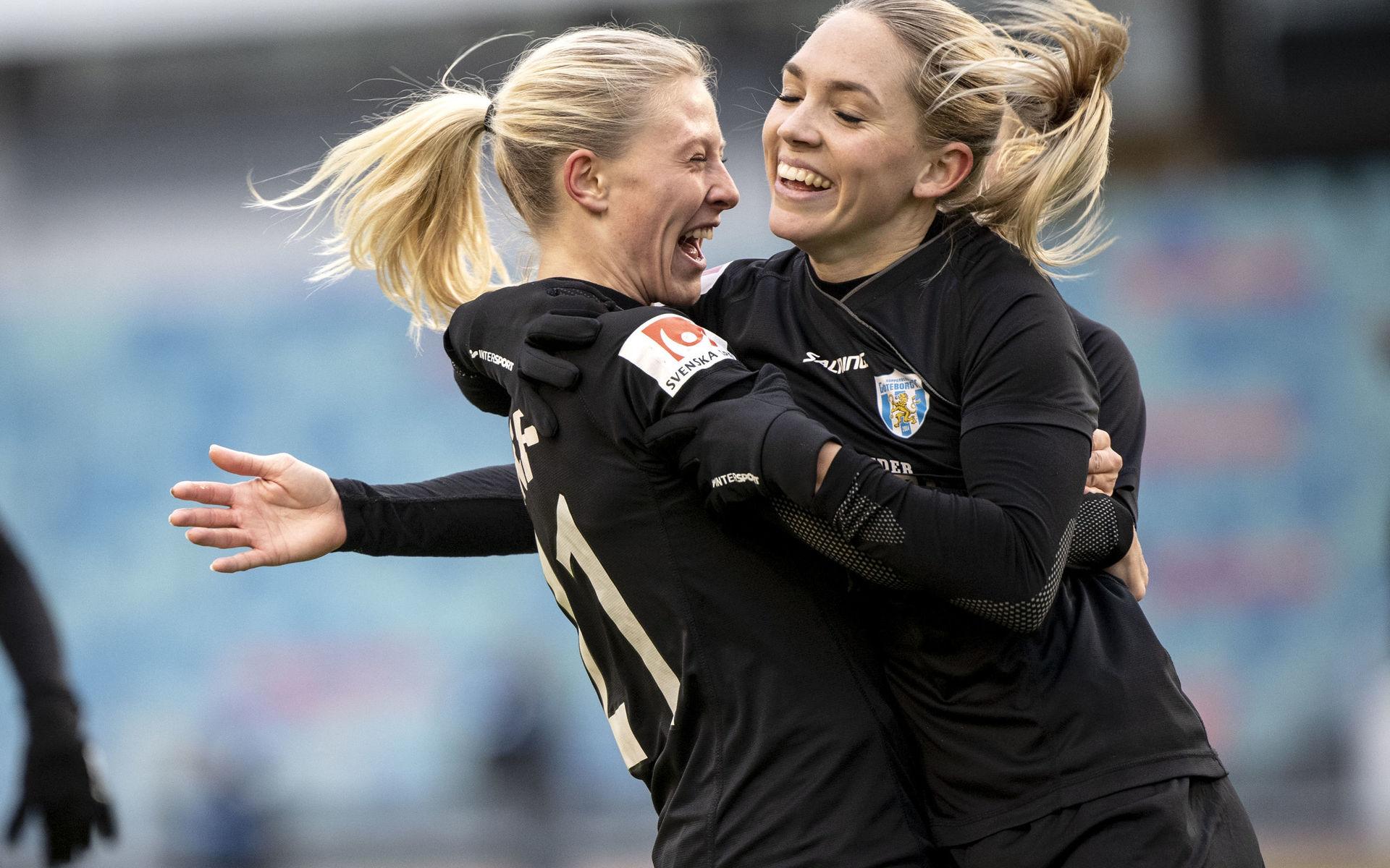 GÖTEBORG 20181027 Rebecka Blomqvist jublar med Elin Rubensson efter 2–0-målet