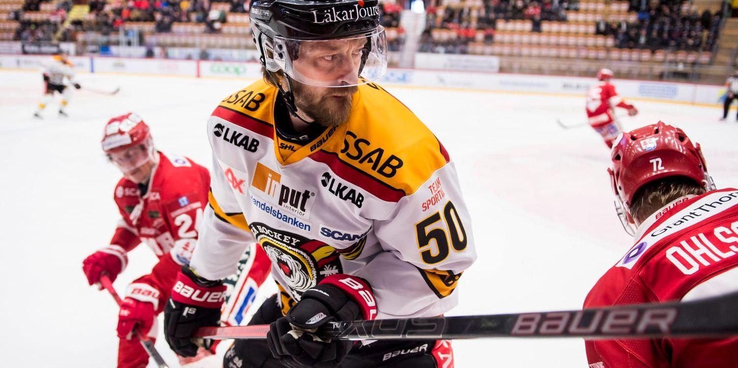 Luleås Daniel Sondell satte 2–0-målet borta mot Timrå.