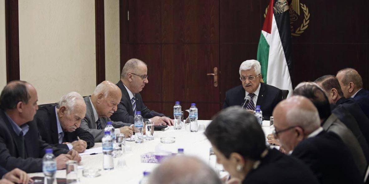 Ledaren för den palestinska myndigheten Mahmoud Abbas vid ett möte med PLO. (arkivbild)
