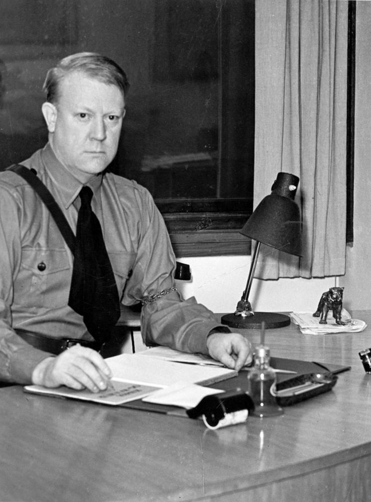 Norge under tysk okkupasjon. Oslo 1940: Partileder i NS Vidkun Quisling på sitt kontor i Oslo Rådhus. 