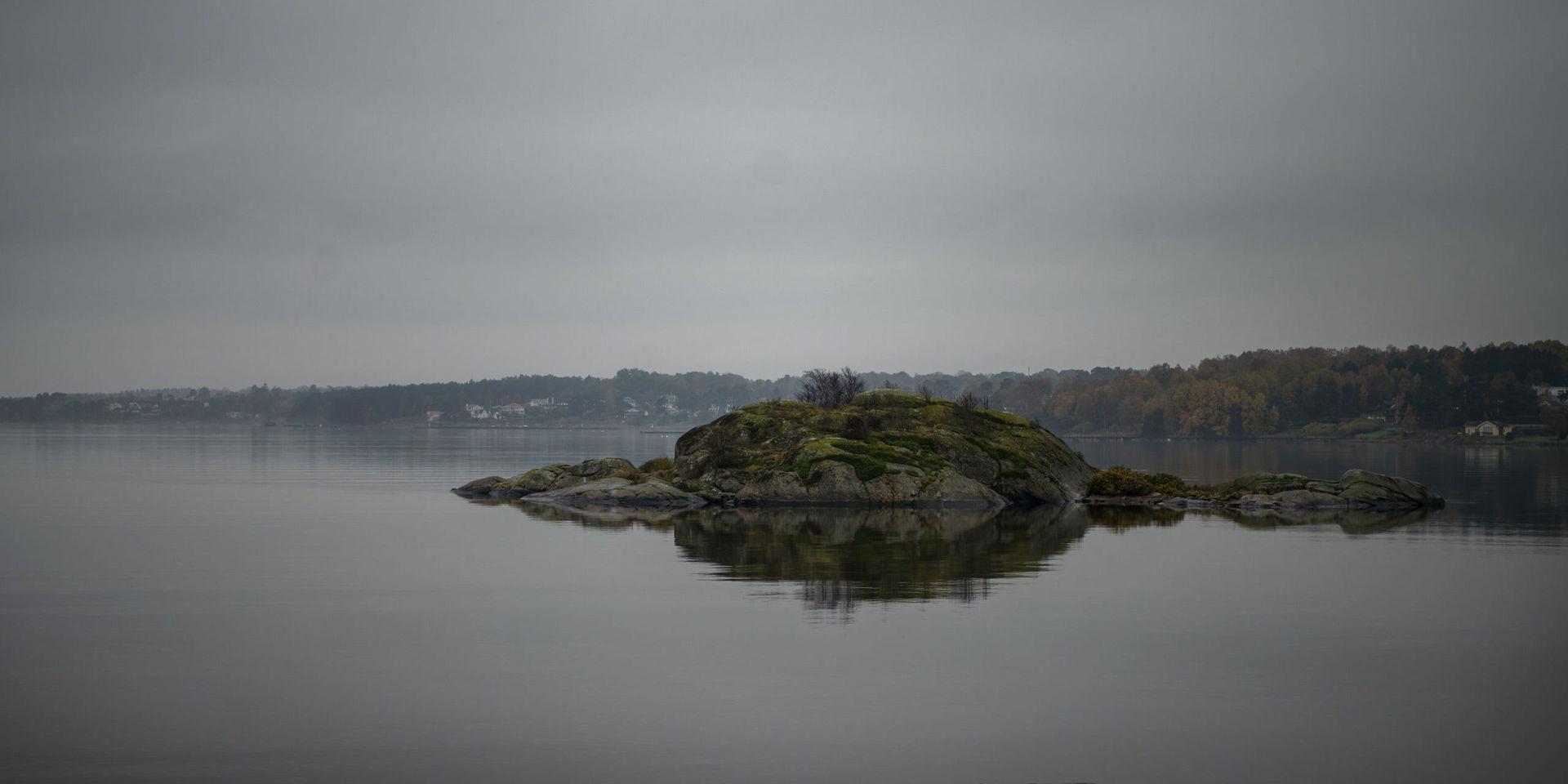 Passberg, den mytomspunna ön i Kungsbackafjorden, som då och då pryds med en dansk flagga. Men GP kan berätta att ön varit svensk sedan 1600-talet.