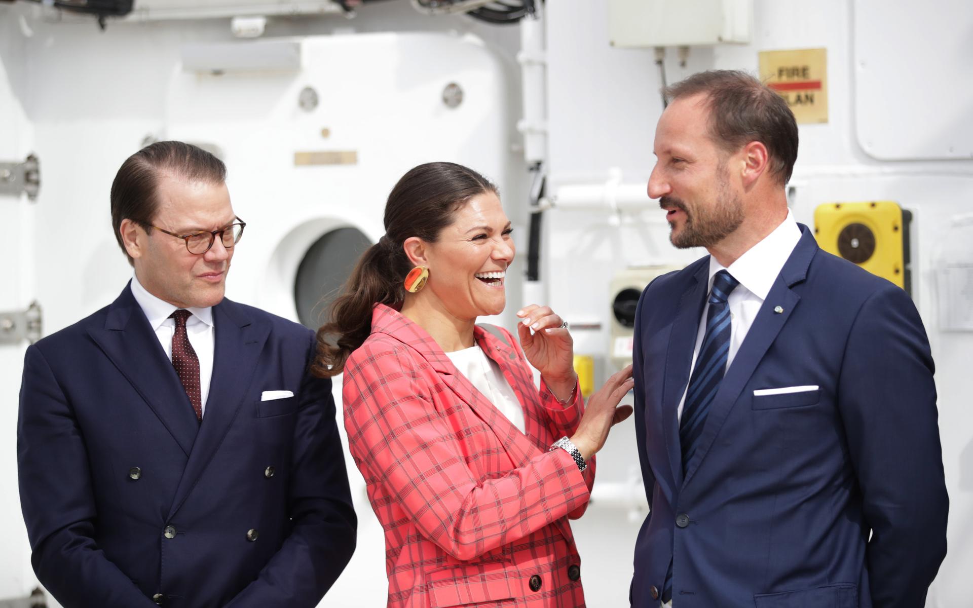 I maj var kronprinsessan, prins Daniel och norska kronprinsparet på besök i Sverige. Prins Daniel, kronprinsessan Victoria och kronprins Haakon besökte här forskningsfartyget Skagerak i Göteborg. 