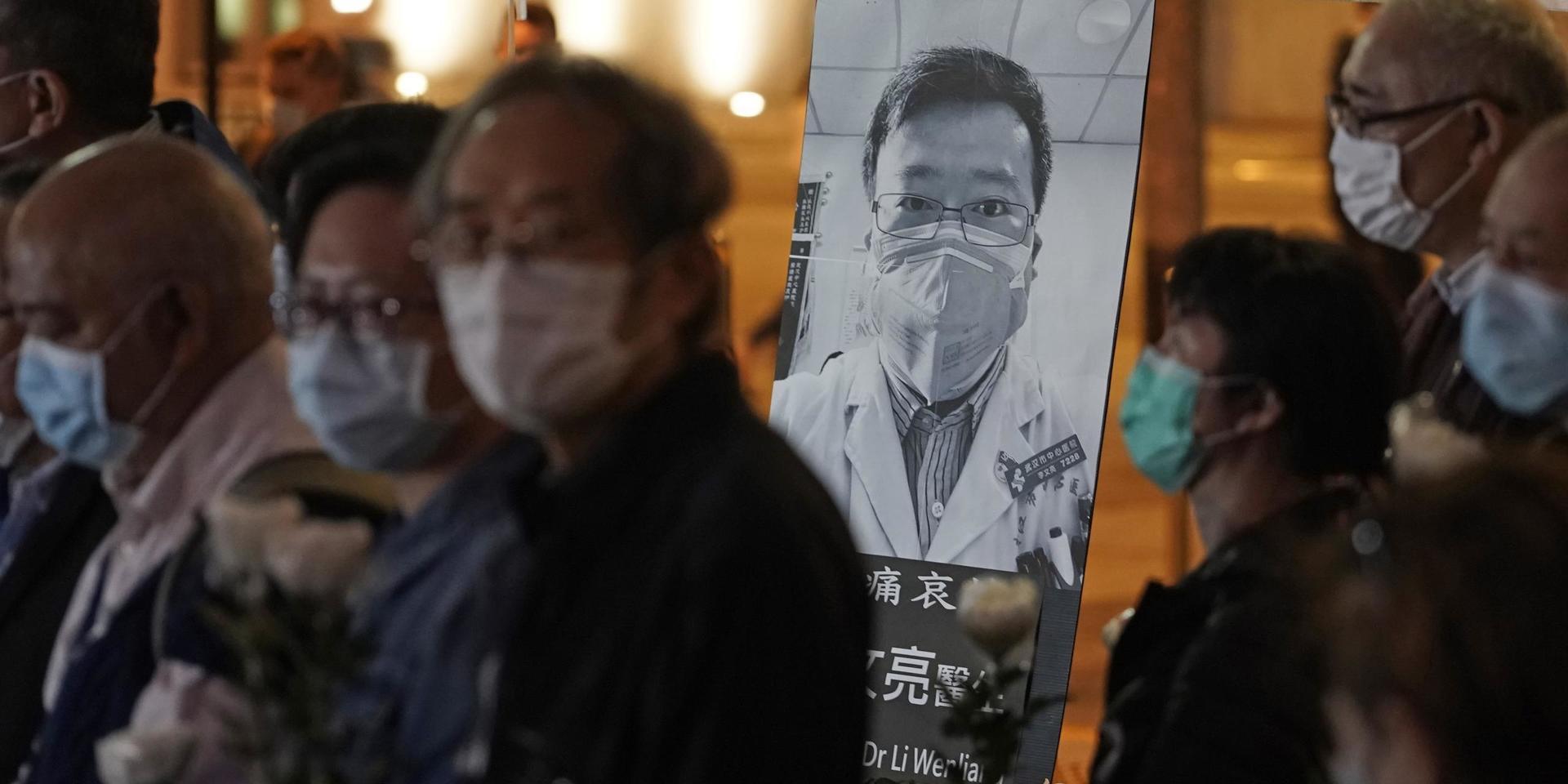 Läkaren Li Wenliang, som anklagades för att sprida falska rykten, dog senare i covid-19. De kinesiska myndigheterna vidtog åtgärder för att störa sorgearbetet.