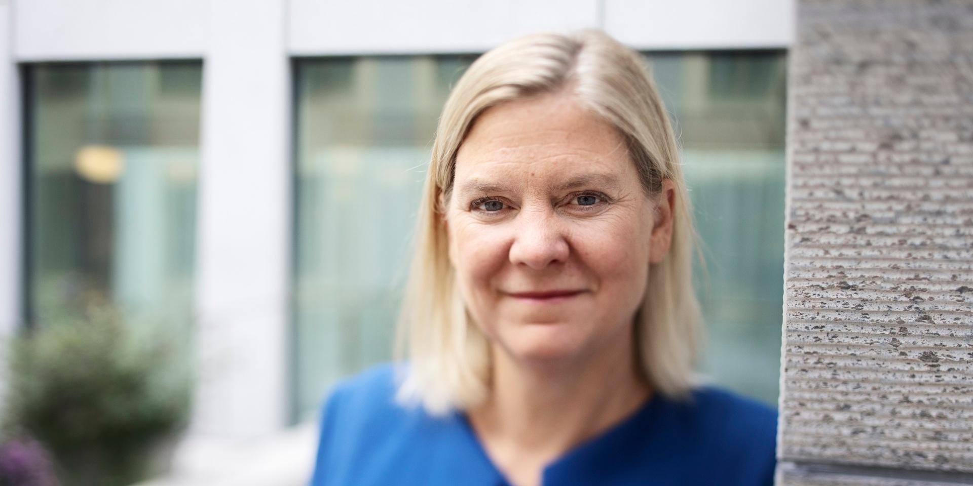 Magdalena Andersson säger inte nej till posten som partiledare och statsminister.