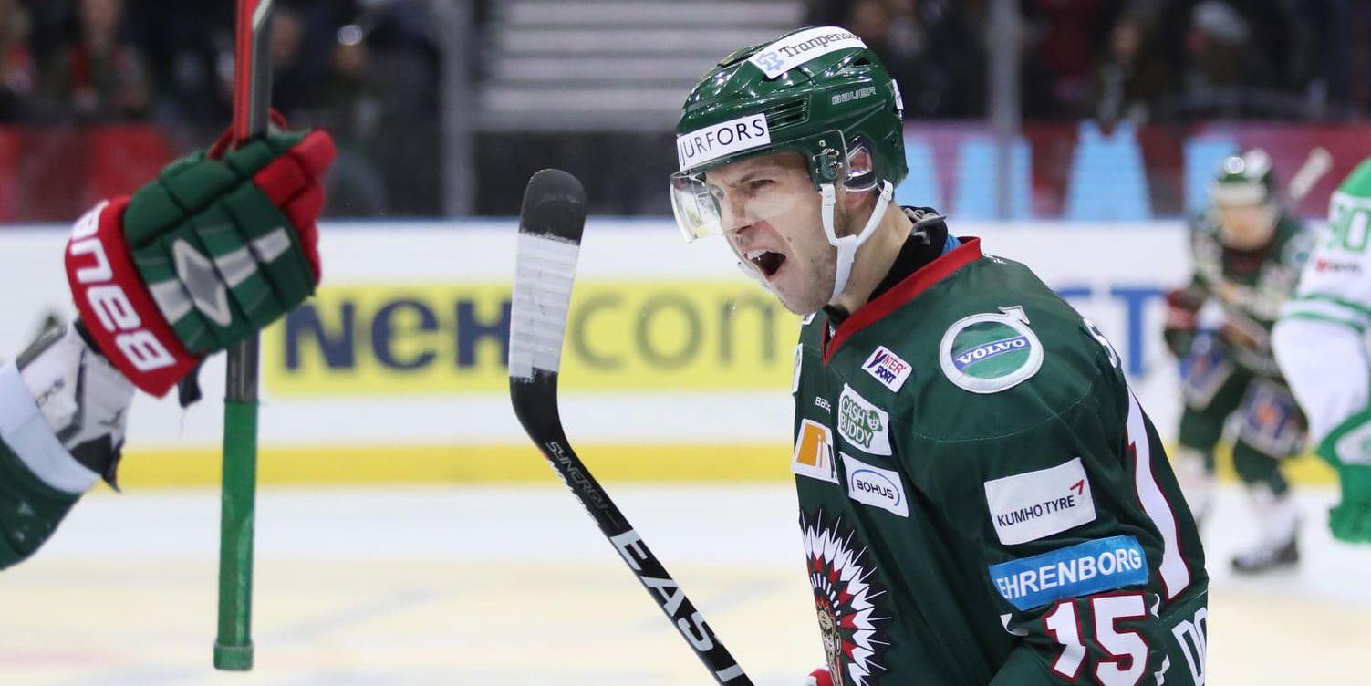 Frölundas Matt Donovan jublar efter 3–2 målet under torsdagens ishockeymatch i SHL mellan Frölunda HC och Rögle BK i Scandinavium.