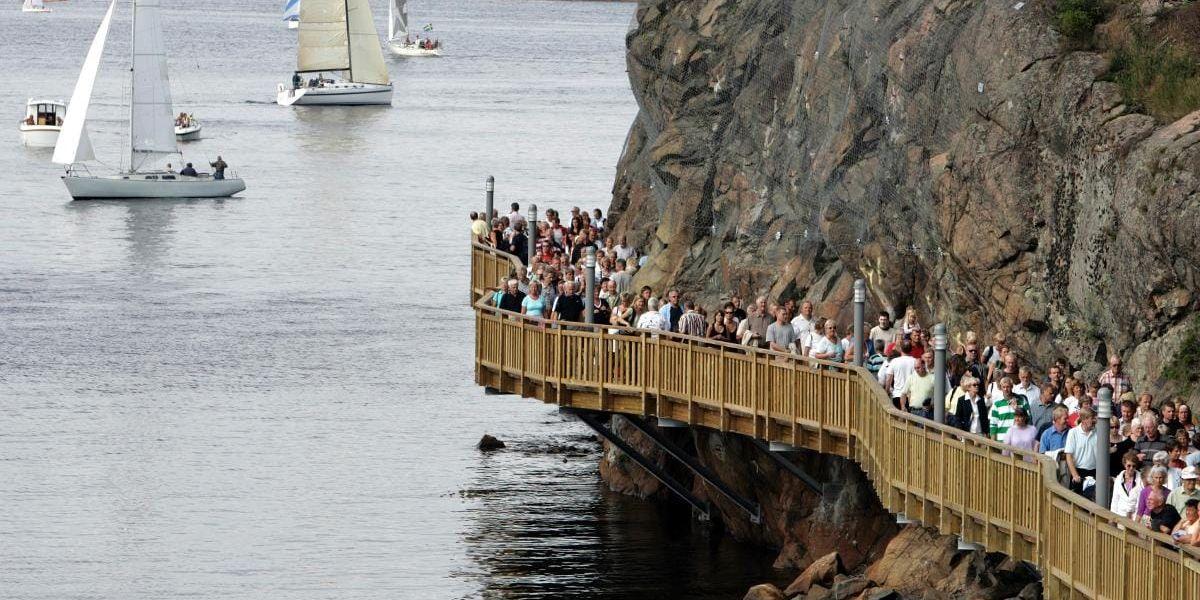 Firar. Strandpromenaden i Uddevalla firar tio-årsjubileum med ett rejält kalas för stora och små. Så här såg det ut vid invigningen 2006.