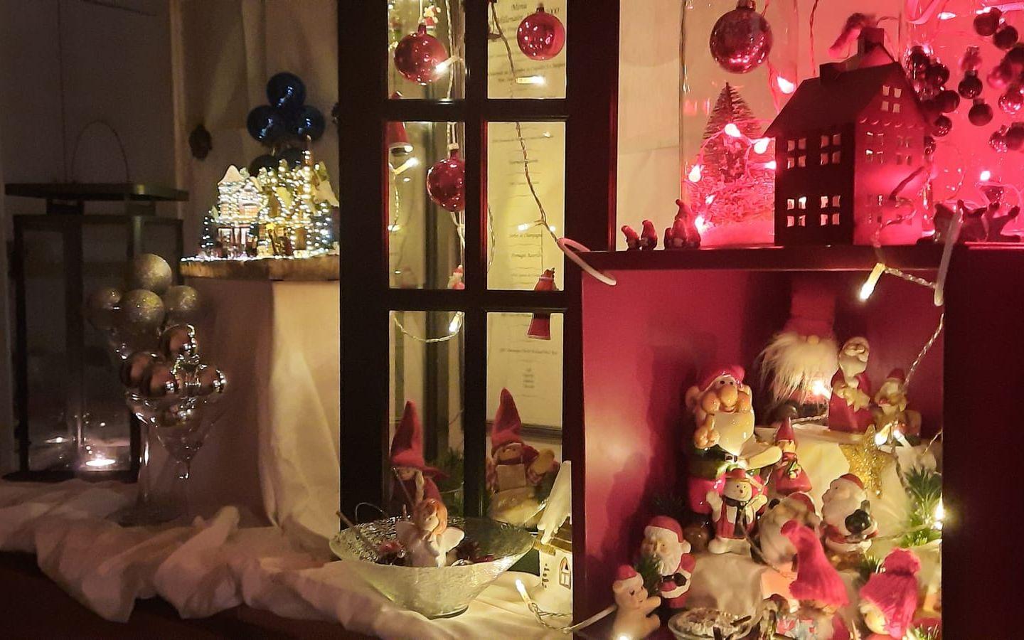 ”Det är alltid mysigt och roligt att bygga upp en liten julstad, hemma i hallen på Bohusgården.”