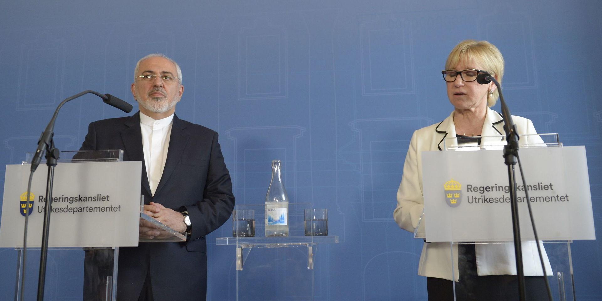 Irans utrikesminister Javad Zarif tillsammans med utrikesminister Margot Wallström (S) på utrikesdepartementet för tre år sedan. Vid dagens möte lät de sig inte fotograferas tillsammans. 