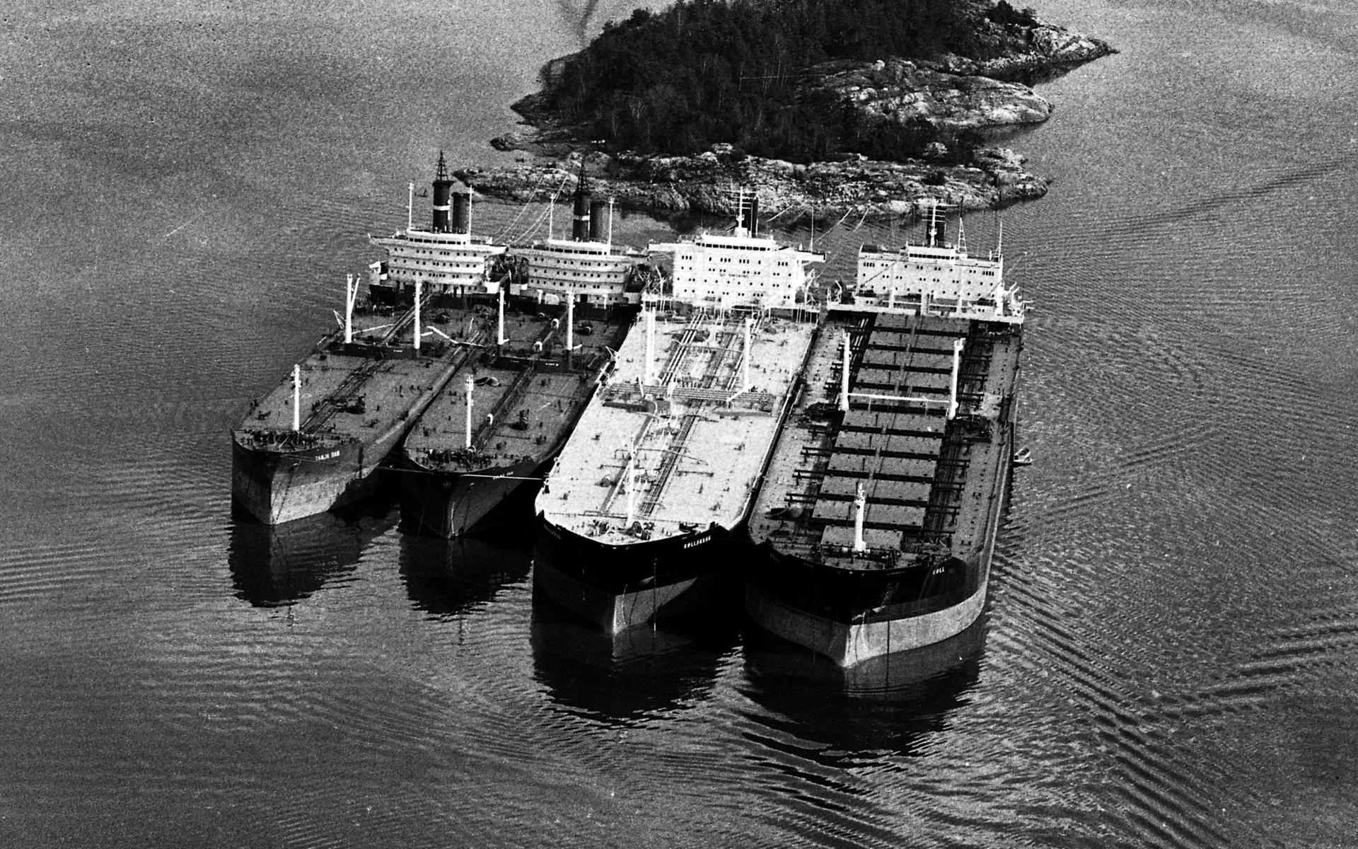 Juli 1975. Fartyg från Broströms rederi.