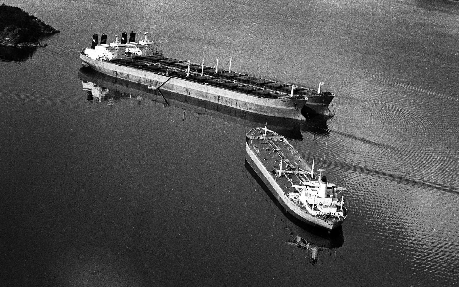 Juli 1975. Upplagda fartyg i Byfjorden under oljekrisen.