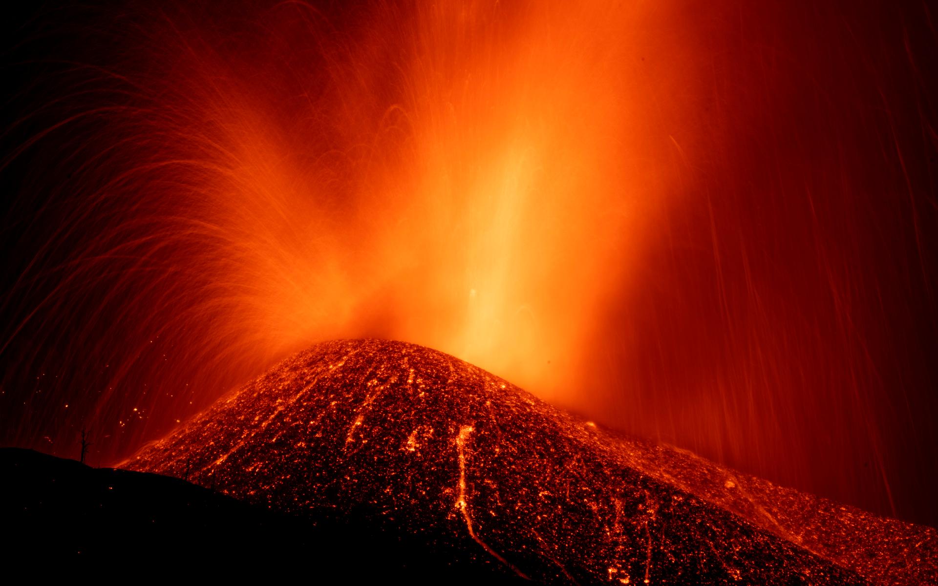  I en månads tid har vulkanen nu sprutat ur sig lava.
