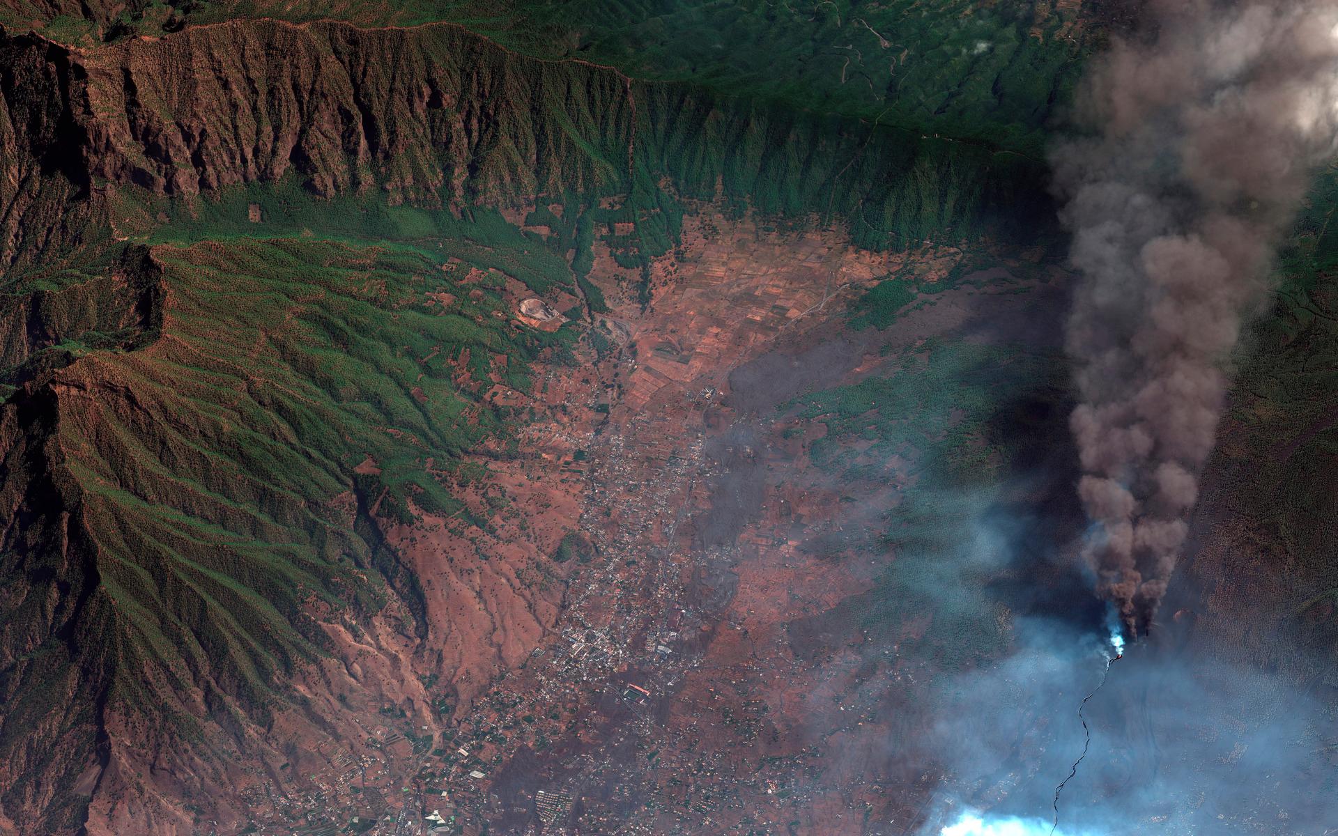 En satellitbild över utbrottet taget den 7 oktober. 