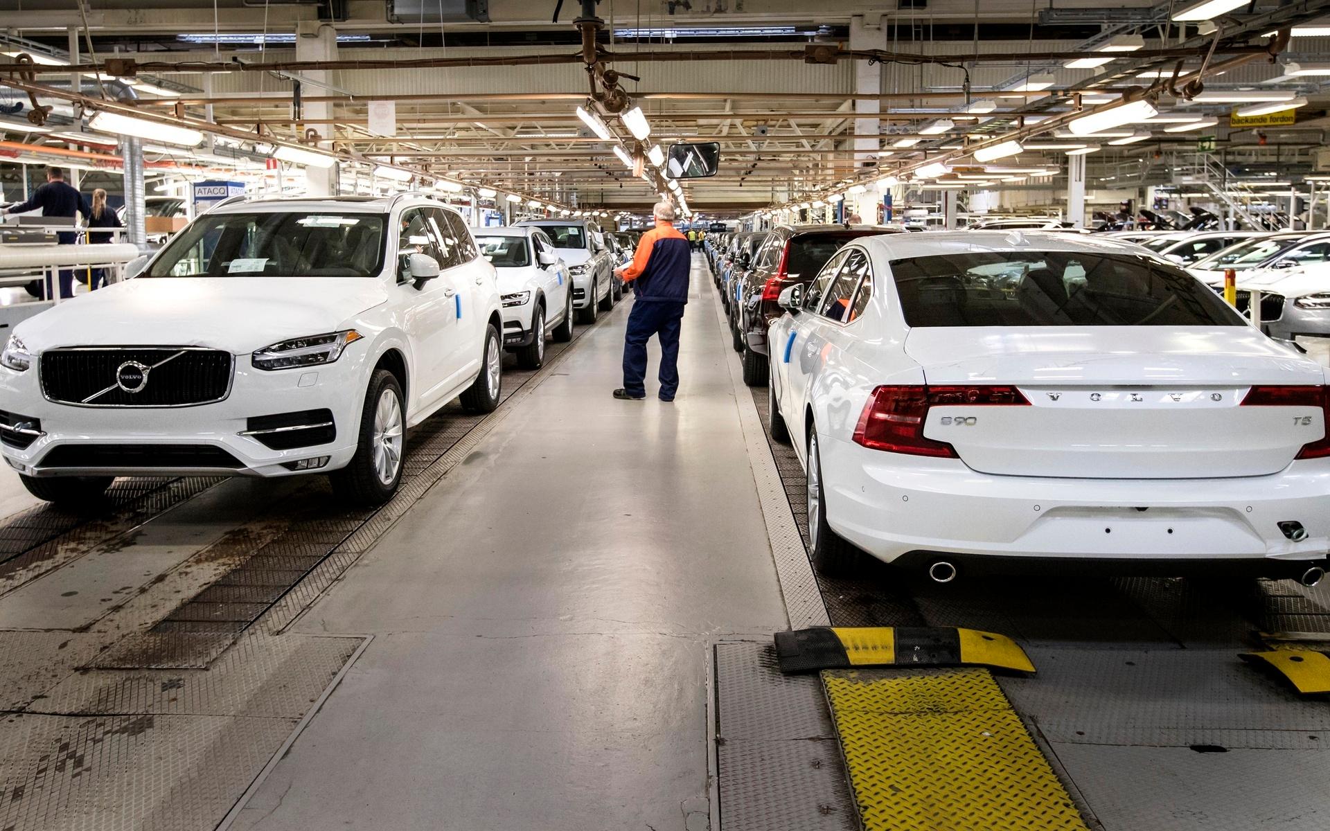 Volvo Cars har tvingats stänga ned fabriken i Göteborg vid ett flertal tillfällen under det senaste året på grund av den globala halvledarkrisen. 