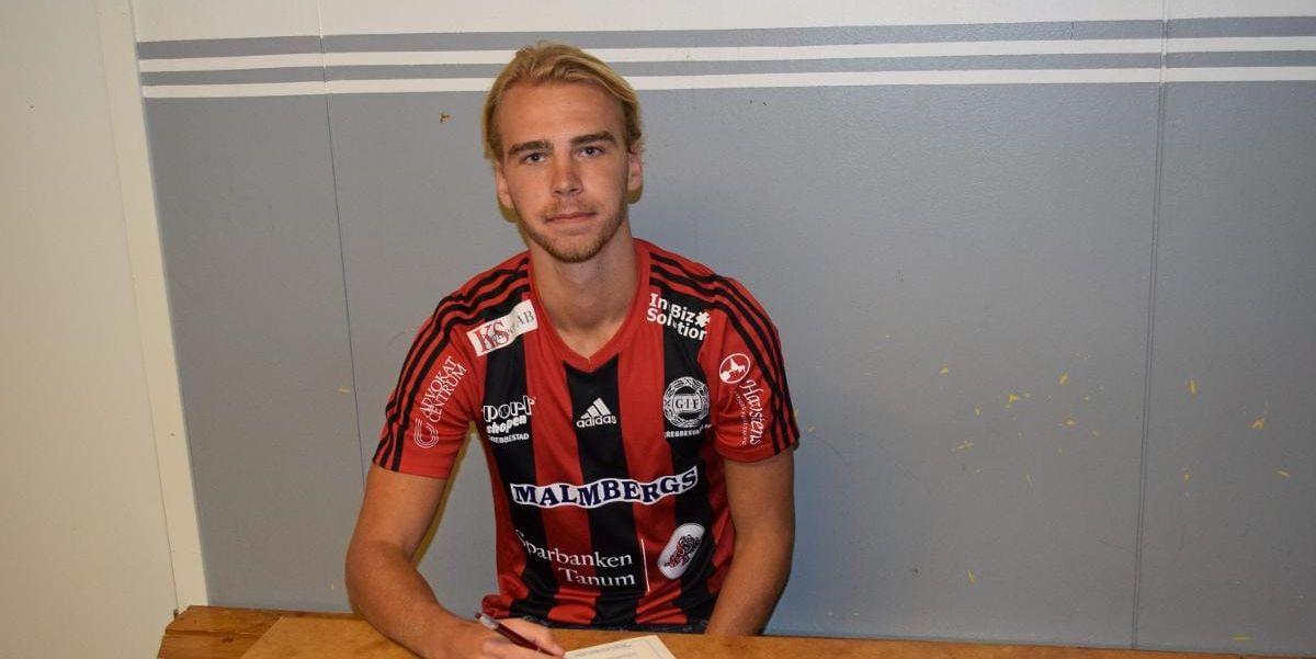 Anton Henriksson skrev på för Grebbestad på måndagskvällen då han också gjorde årets första träning med sin nygamla klubb.