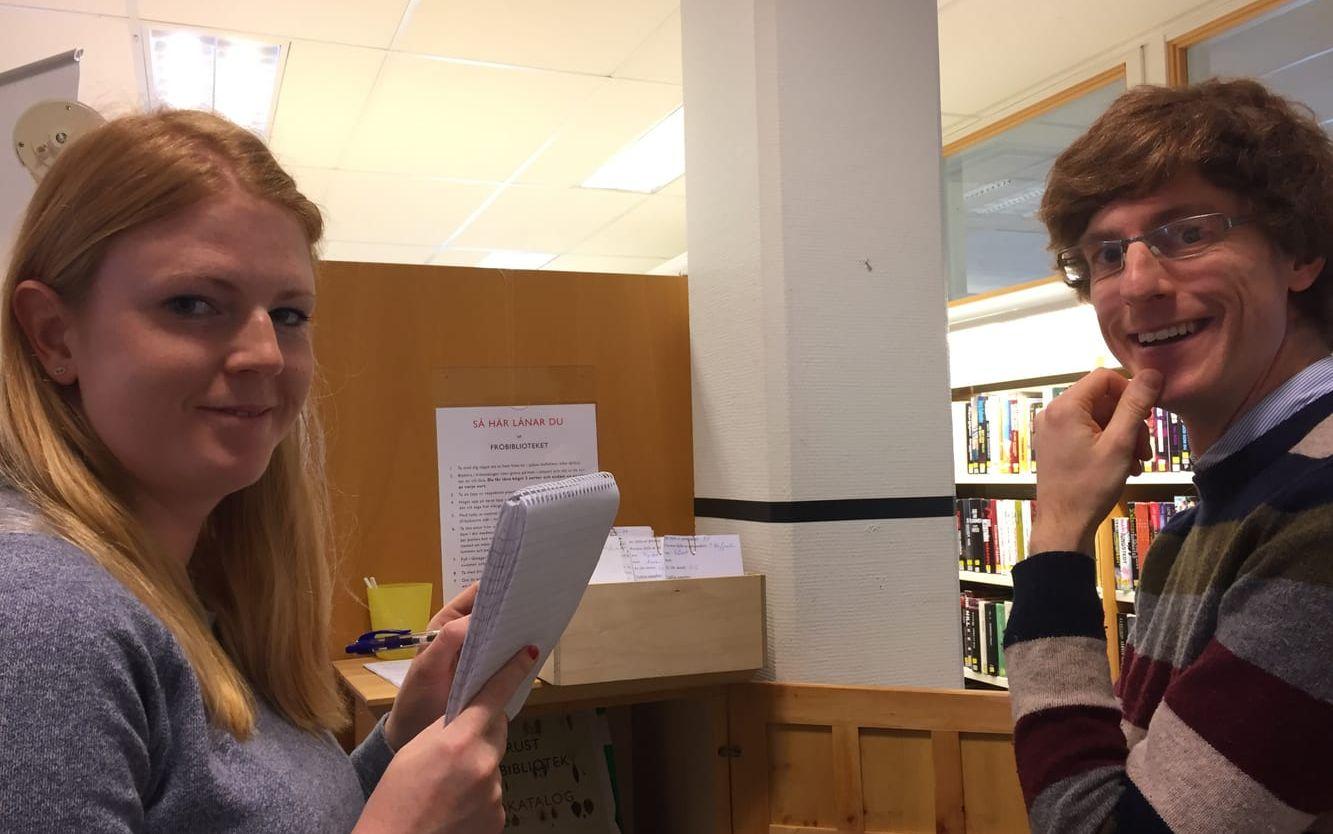 Kulturredaktör Sara Lundin i samtal med bibliotekarien Rikard Wingård.