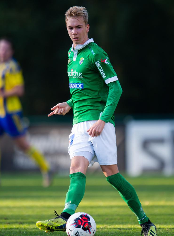 Ljungskiles Edin Öy fick spela bortamatch i sitt hemland – och gjorde mål.