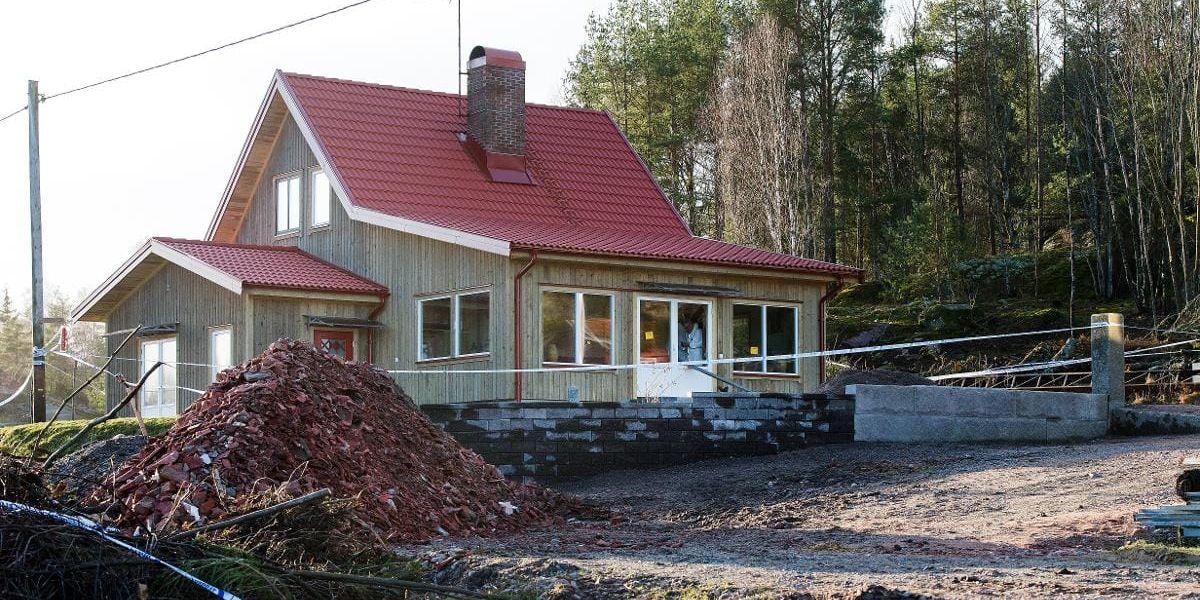 Mordplats. I slutet av januari mördades en man i 55-årsåldern i sitt hem, en villa i Hamburgsund. Nu har rättegången startat.