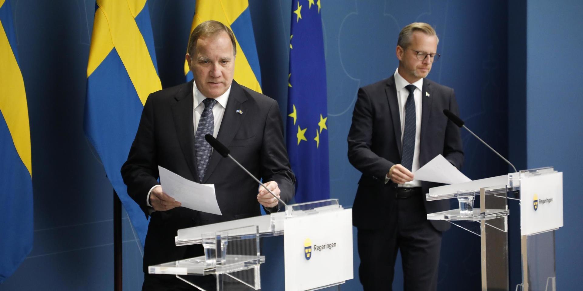 Statsminister Stefan Löfven och inrikesminister Mikael Damberg (S) håller en pressträff i Rosenbad, med anledning av den polis som sköts till döds i Biskopsgården i Göteborg under natten.