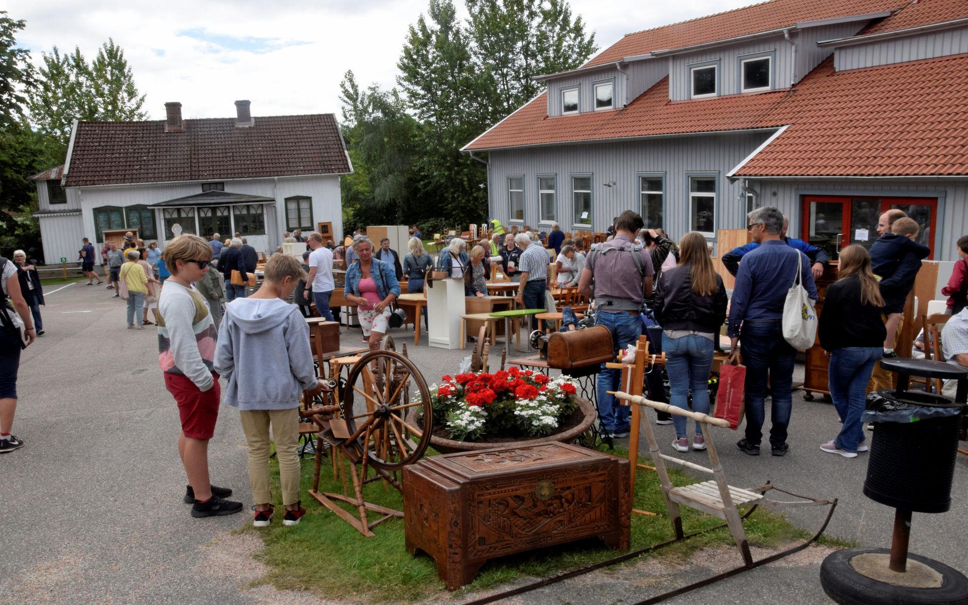 Loppmarknaden i Ellös har ordnats varje sommar sedan början av 70-talet.