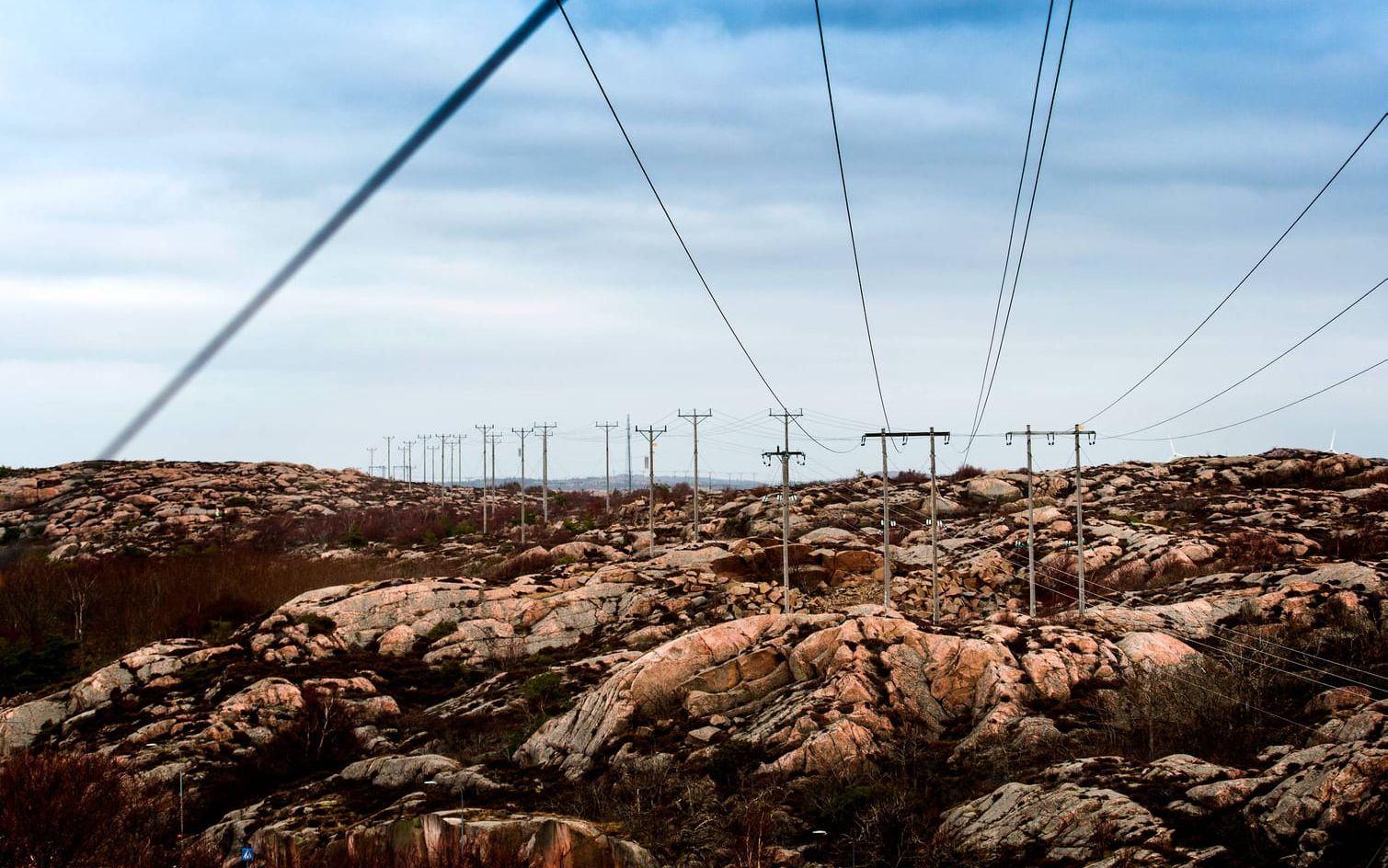 Det här är en del av Fortums elnät i Kungshamn där elen från vågkraften ska ledas vidare ut på det svenska nätet.
