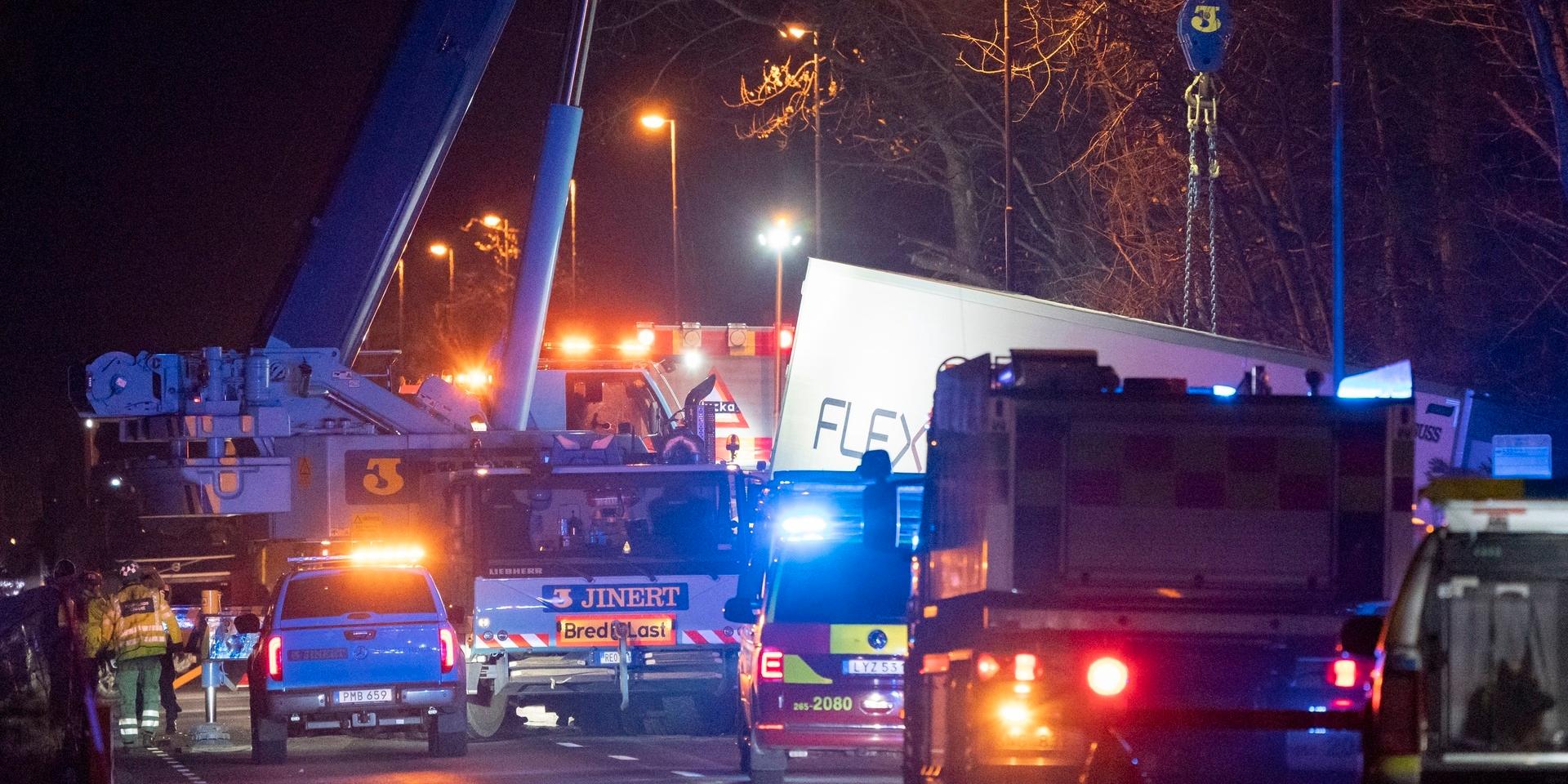 Lastbilschauffören som körde rattfull vid en olycka i Hässleholm i november i fjol åtalas. Arkivbild.