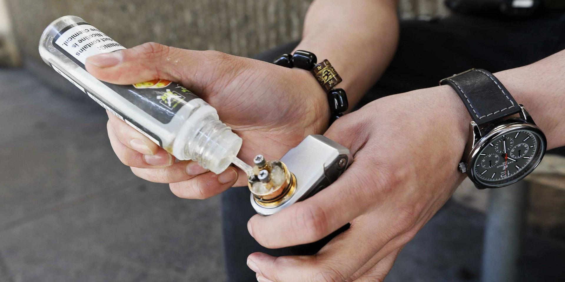 Många ungdomar i USA använder e-cigaretter smaksatta med mint, mentol eller frukt. Arkivbild.