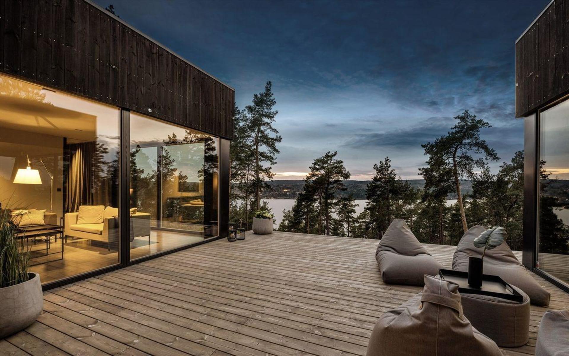 Huset ligger i Svartskog, en halvtimmes bilfärd söderut från Oslo.