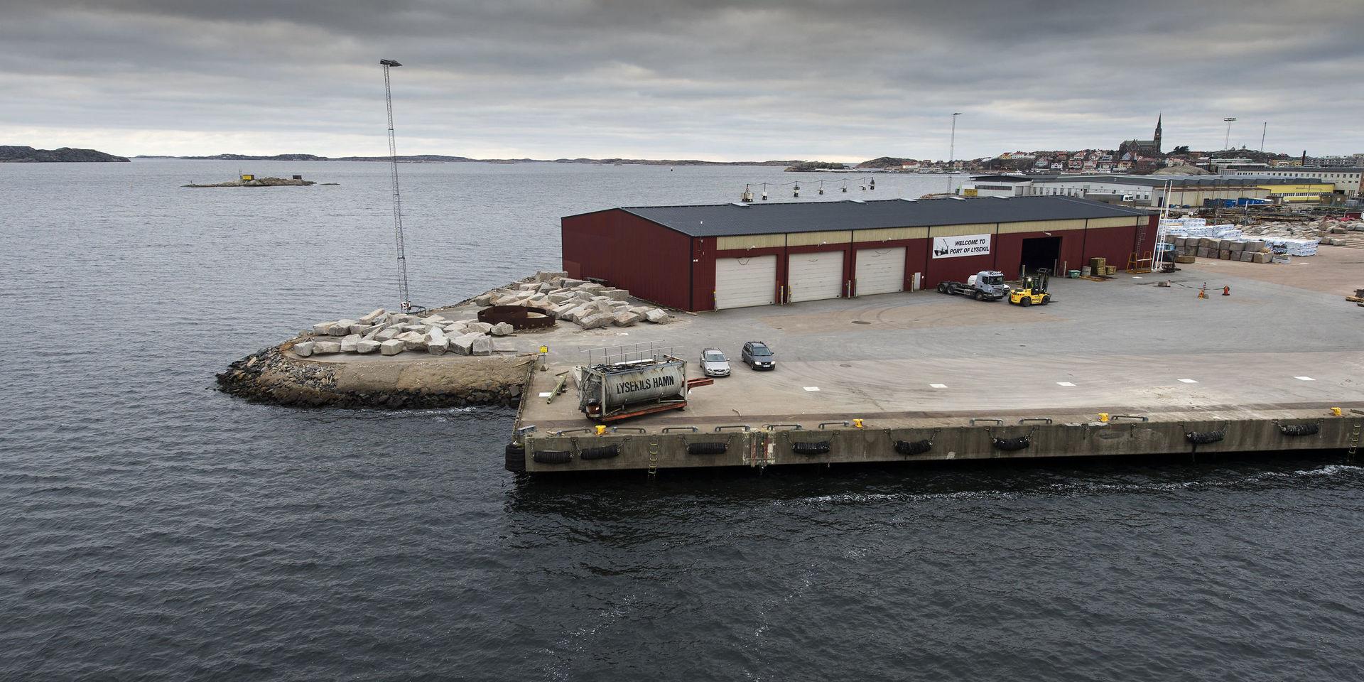 Delar av Lysekils hamn kan komma att privatiseras. Det förslag som tagits fram gäller bland annat Grötö rev där en hel del gods lossas och lastas.