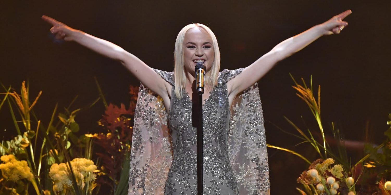 Redan innan Melodifestivalens final går Anna Bergendahl in som segrare av veckans Svensktoppen.