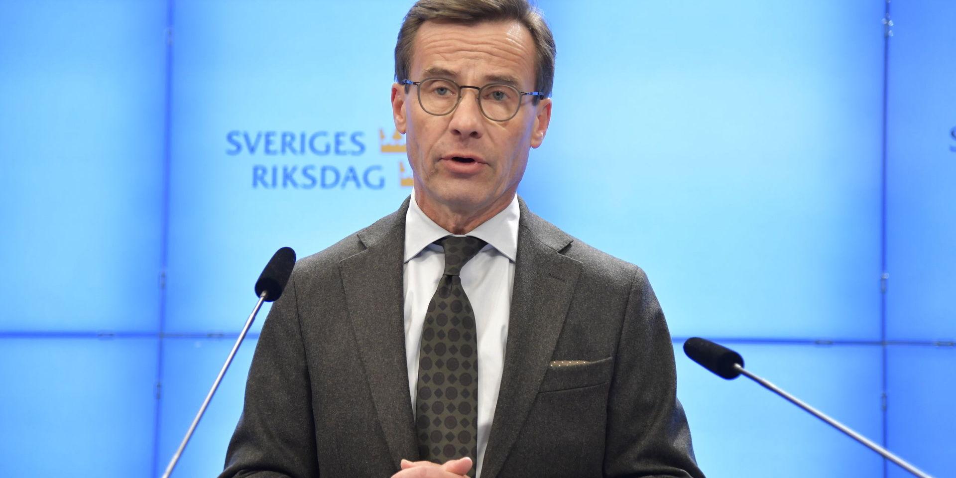 Moderatledaren Ulf Kristersson beklagade Centerns besked under en presskonferens efter Annie Lööfs pressträff. 