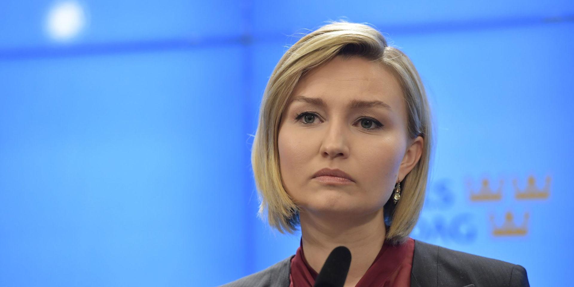 Även Kristdemokraternas partiledare Ebba Busch Thor beklagade Centerpartiets besked och berättade att hon kände sig sorgsen och besviken. 