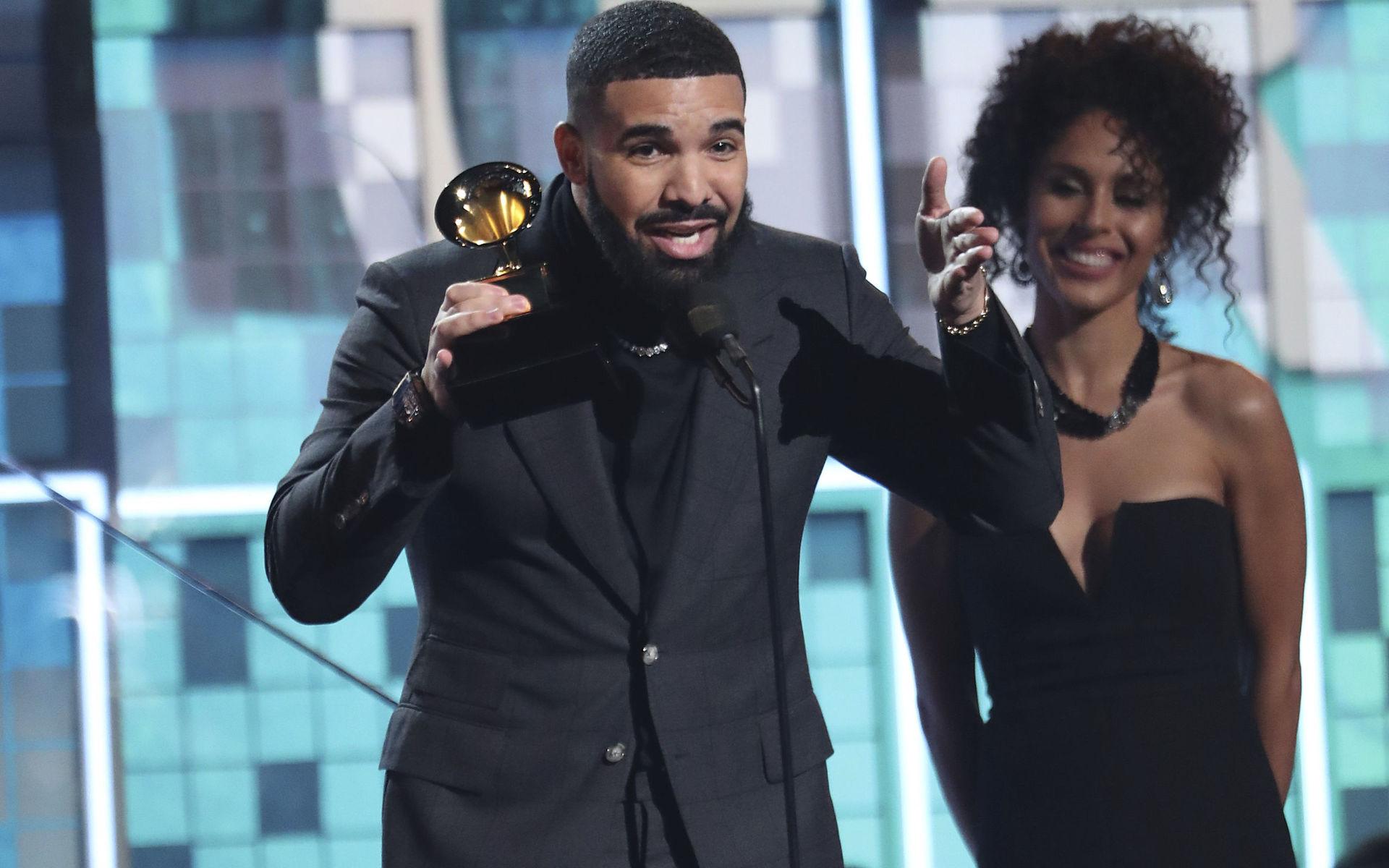 Drake fick pris för årets rap-låt för &quot;God&apos;s Plan&quot;.