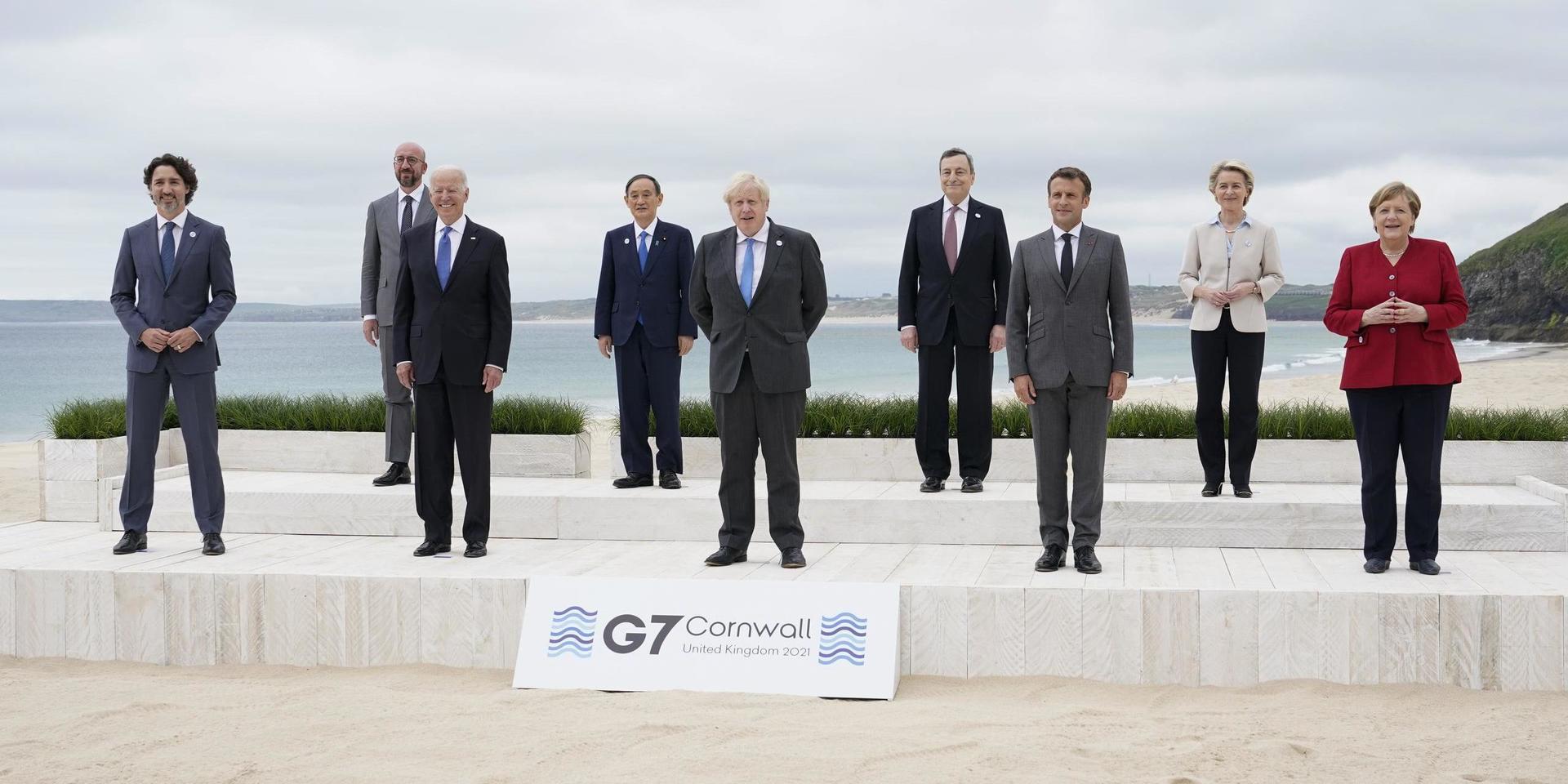 G7-ledarnas traditionella familjefoto, taget på stranden i brittiska Cornwall i fredags.