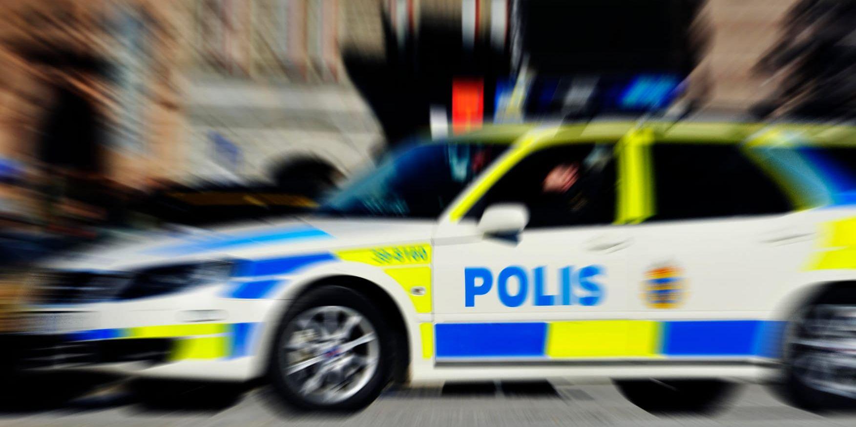 En polisbil under utryckning har kört in i en annan bil i Upplands-Bro norr om Stockholm.