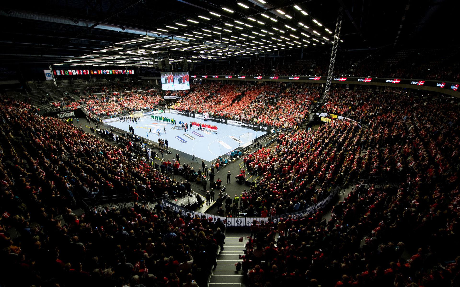 Arenan har plats för cirka 15 000 åskådare.