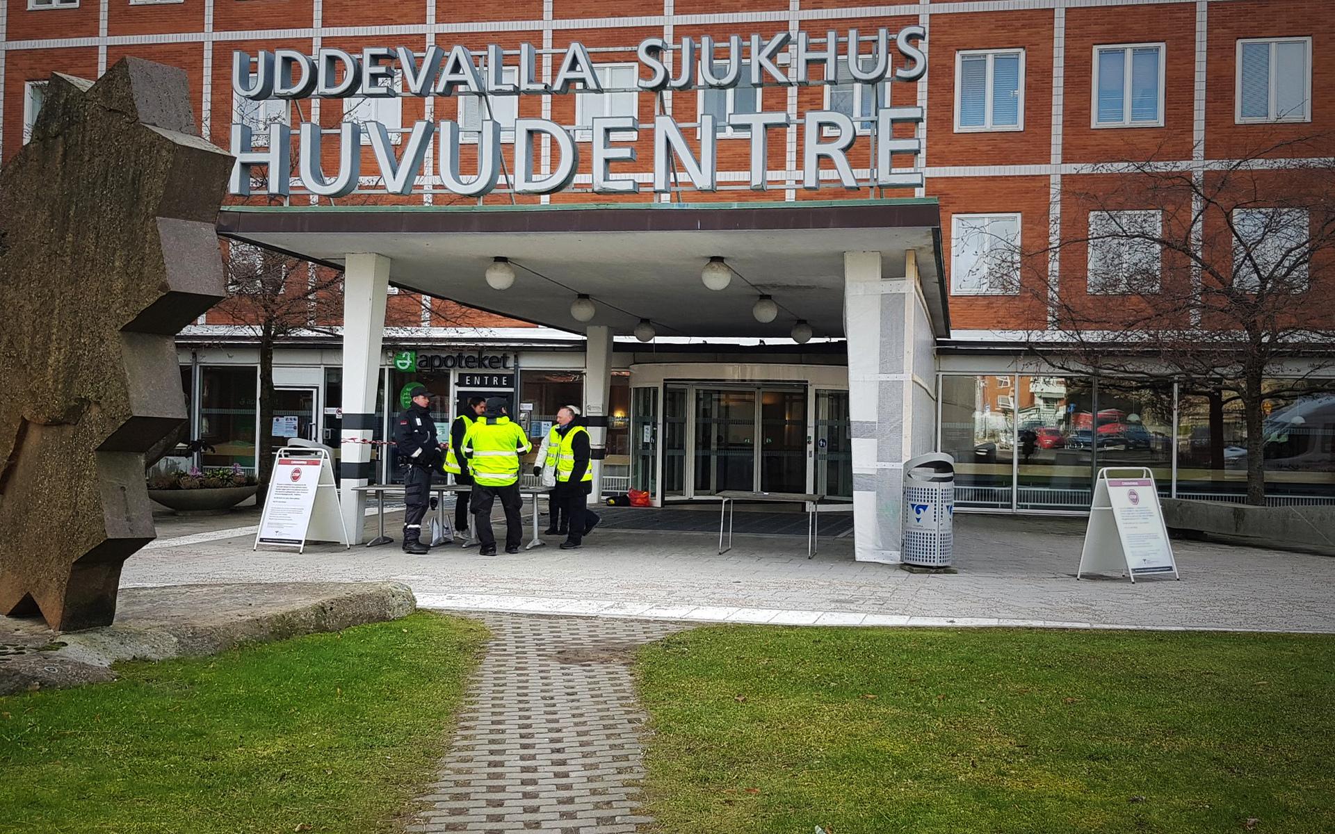19 mars 2020. Uddevalla sjukhus kontroll av corona vid ingången.
