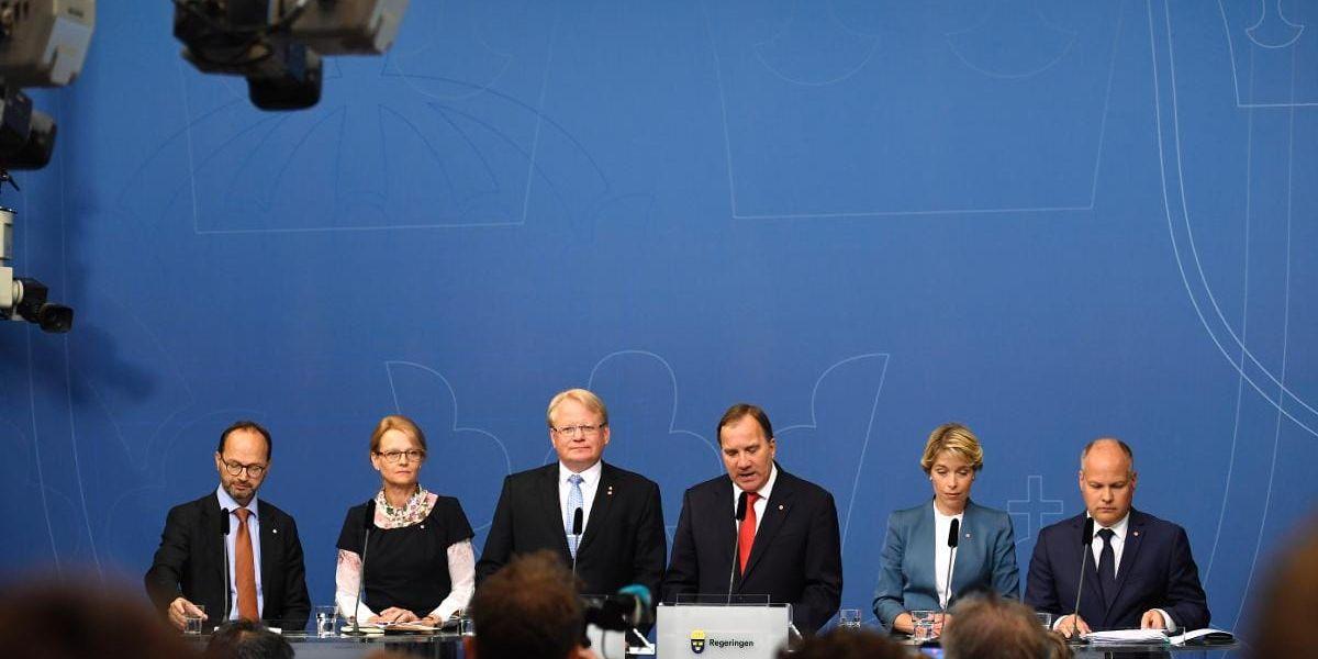 Lagbygge. Stefan Löfven valde att ombilda regeringen som svar på Alliansens misstroendeförklaring gentemot tre ministrar. A