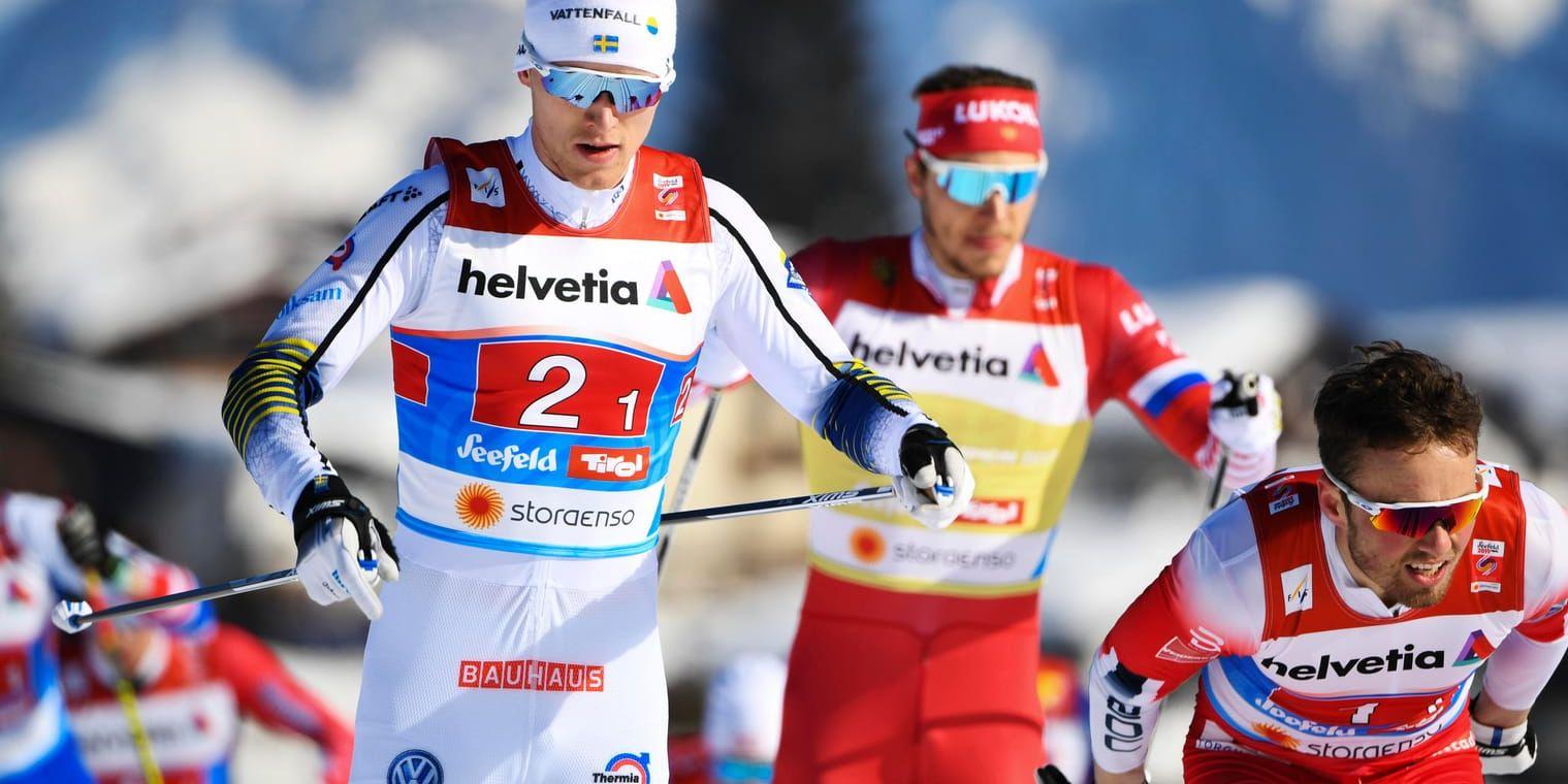 Sveriges Oskar Svensson under herrarnas semifinal i sprintstafetten i skid-VM i Seefeld.