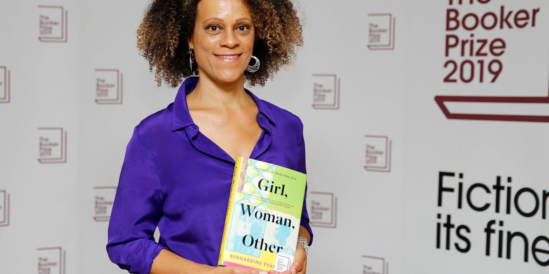 Den brittiska författaren Bernardine Evaristo med boken 'Girl, woman, other' som ger henne ett delat Bookerpris. 