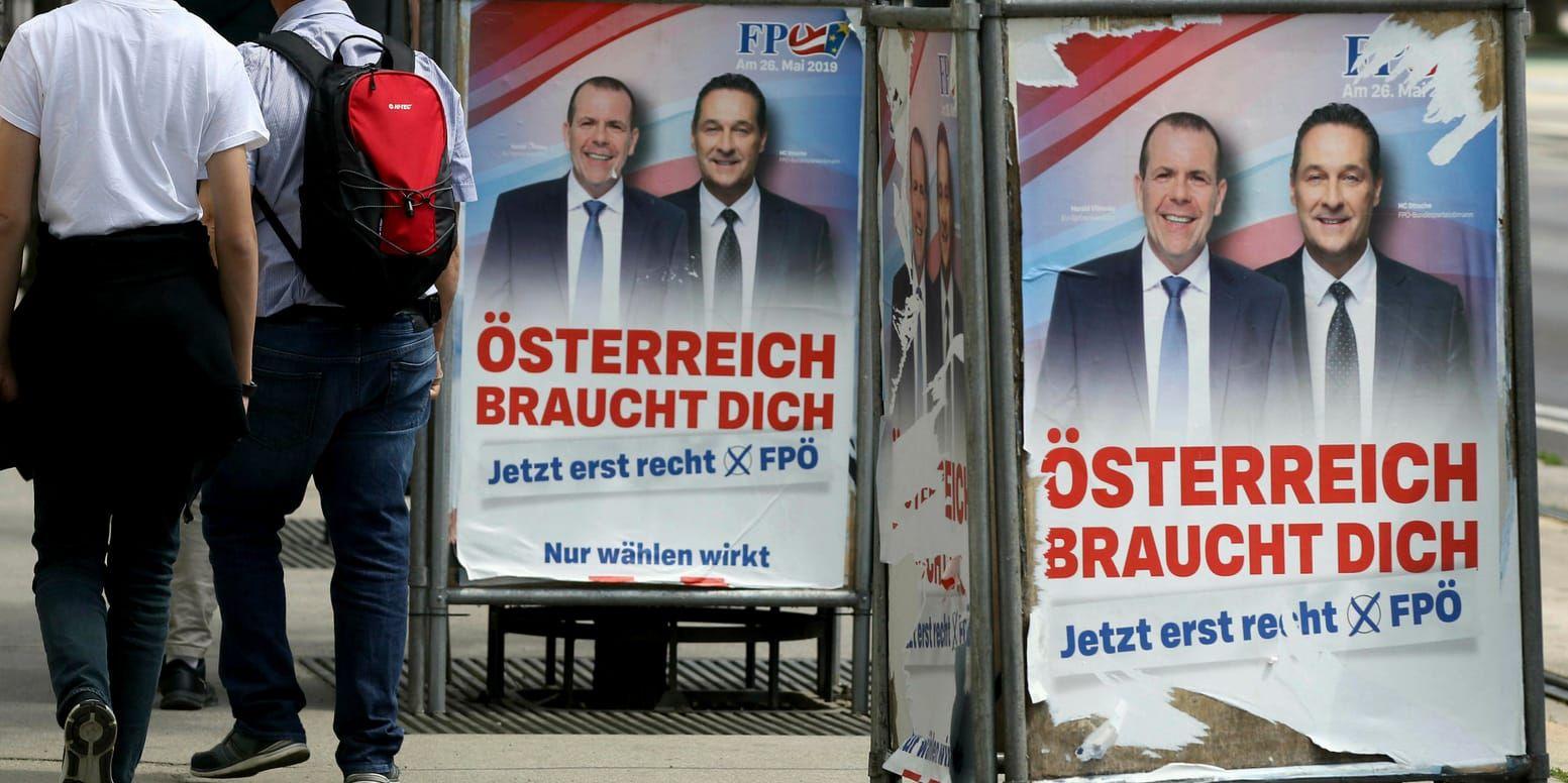 På FPÖ:s valaffischer poserade toppkandidaten Harald Vilimsky med den tidigare partiledaren Heinz-Christian Strache. Nu kan bägge komma att ta plats i EU-parlamentet.