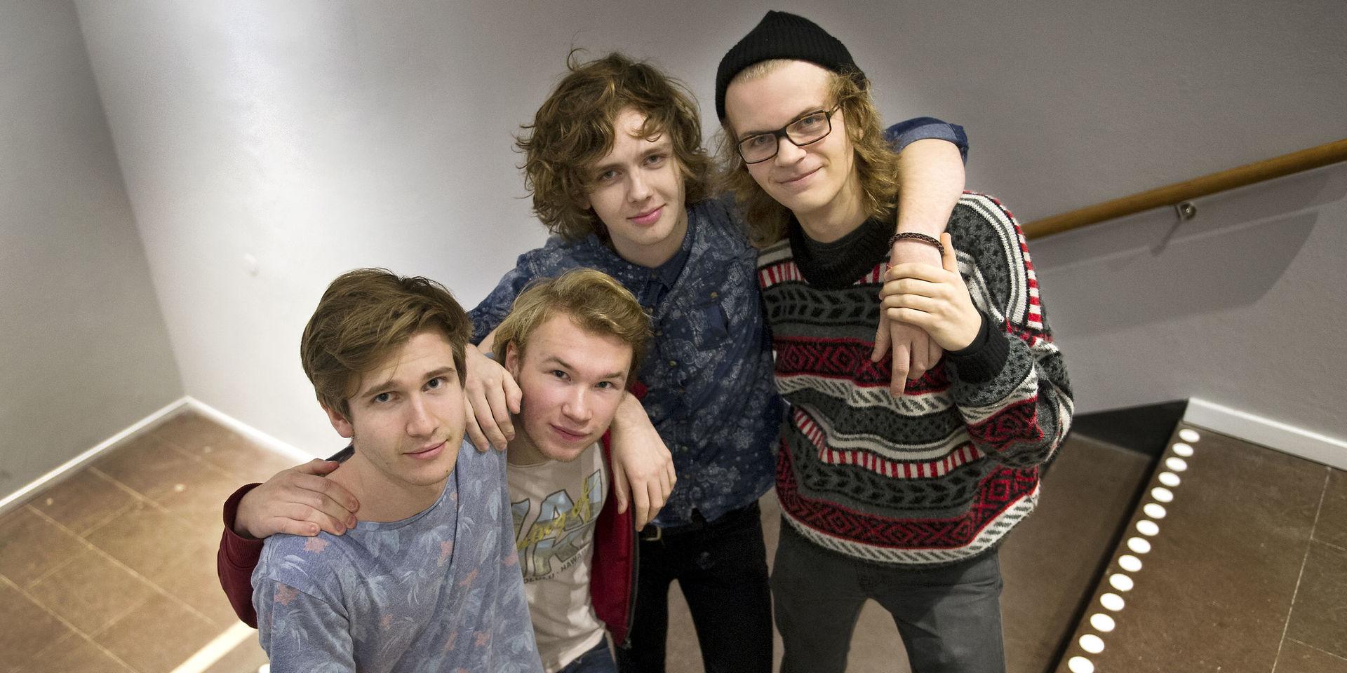 Ravendal. Från 2014 när Ravendal släppte sin debutskiva. Då hette bandmedlemmarna Otto Andrén, Max Burgdorf, Emil Johansson och Love Grundberg. 