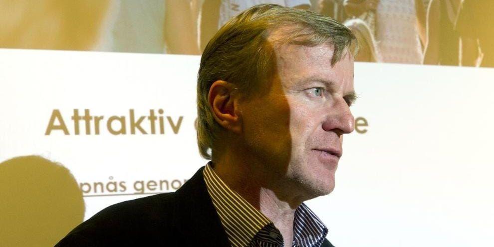 Attraktiv politik? Ingemar Samuelsson med Socialdemokraternas, Vänsterpartiets och Miljöpartiets gemensamma plattform.